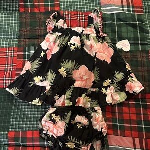 The Children's Place Plaid and Floral Baby Set